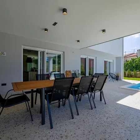 Matohanci Dazzling With Pool Канфанар