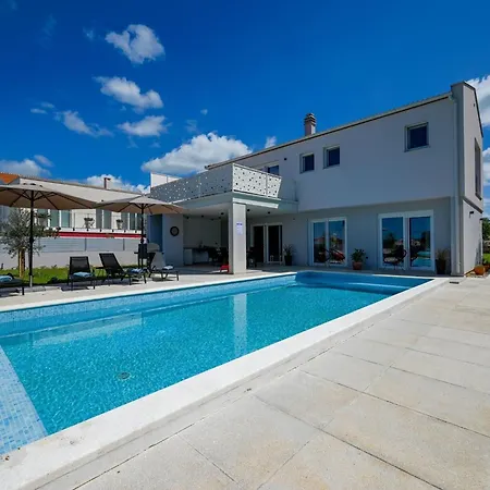 Matohanci Dazzling With Pool