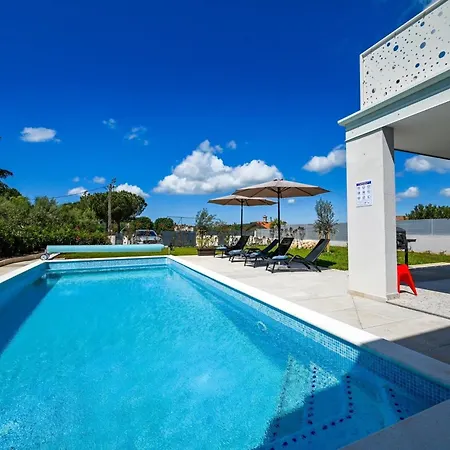 Matohanci Dazzling With Pool Канфанар