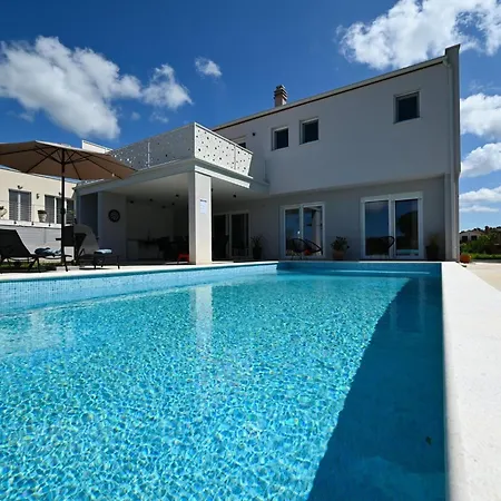Matohanci Dazzling With Pool